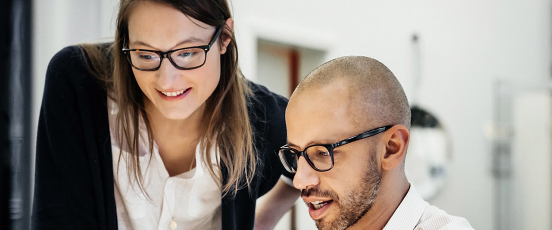 Understanding Qualifications and Experience in Financial Advisory